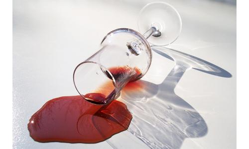 Zbavte se skvrn od červeného vína